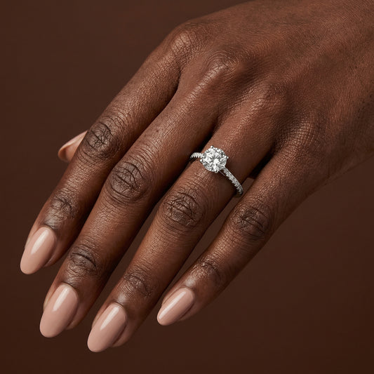 1.15ct Round Brilliant Cut Diamond Shoulder Engagement Ring - D/E, VVS/VS - IGI - 18ct White Gold