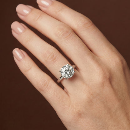 5.00ct Round Brilliant Cut Solitaire Engagement Ring - D/E, VVS/VS - IGI - 18ct White Gold